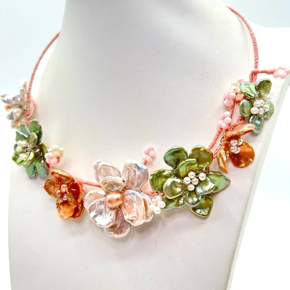 Luxury Artisan Floral Pearl Necklace - Pink and Green - Picture 2 of 5